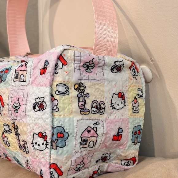 Hello Kitty Quilted Mini Zippered Handbag NEW - Picture 4 of 9